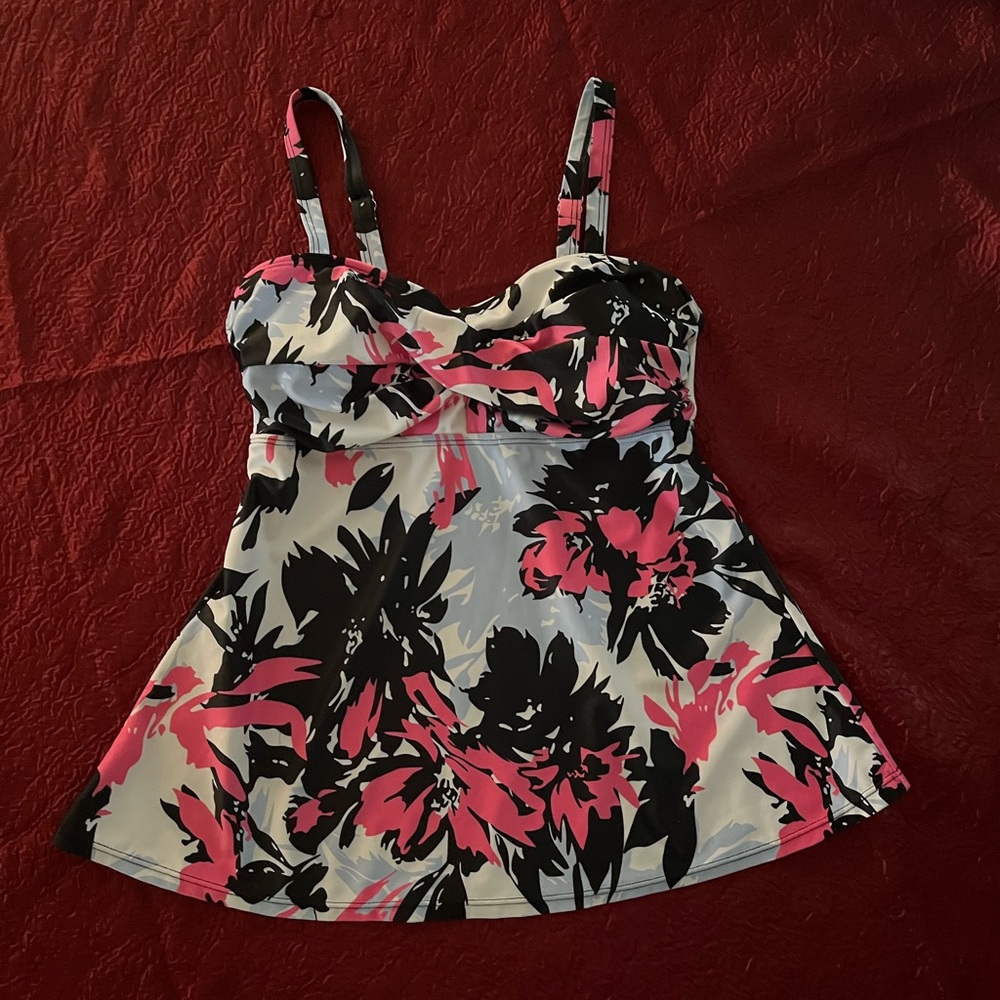 Women’s swimwear top size small